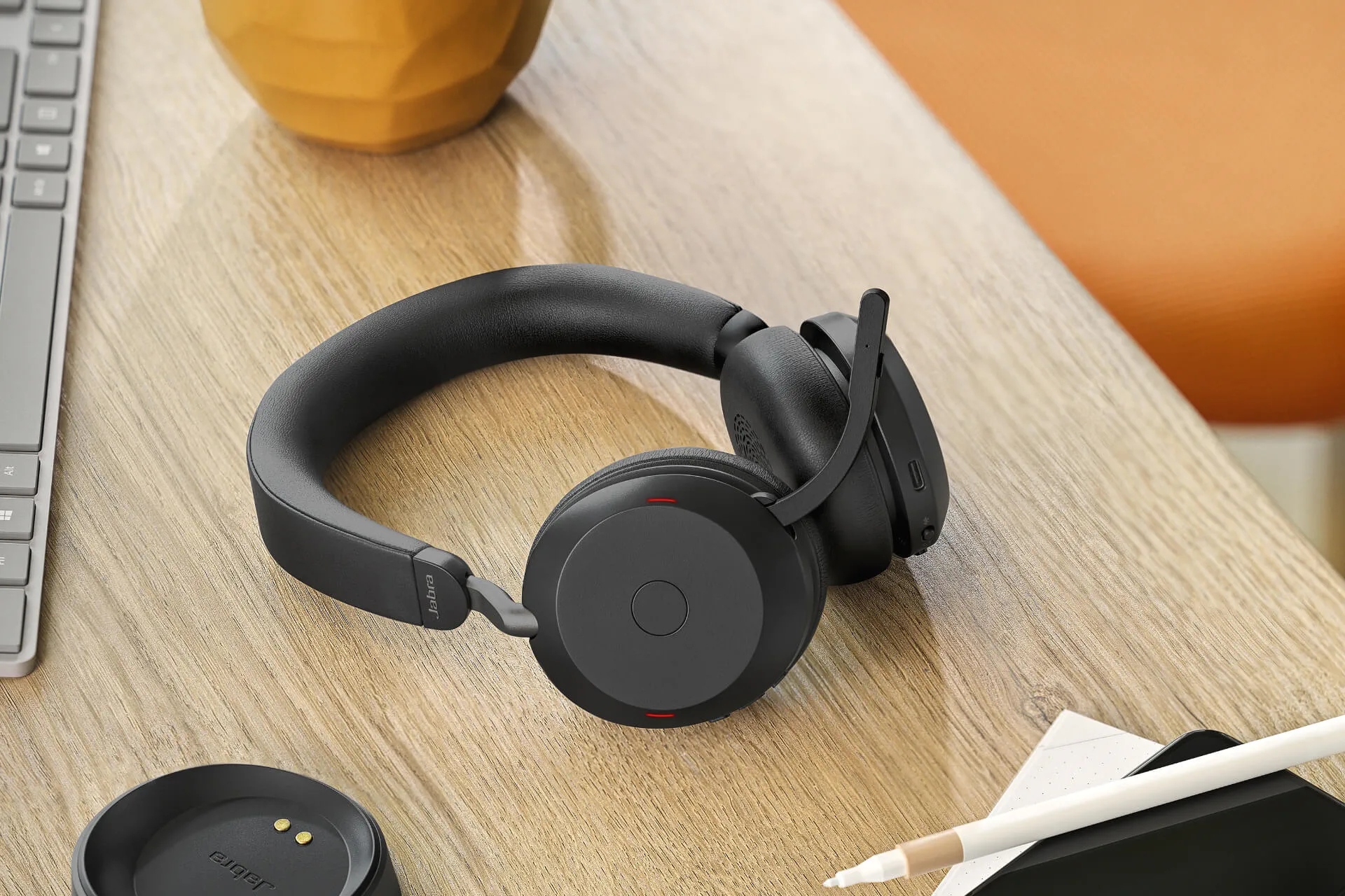 Jabra Evolve2 75, MS Teams, Link 380c, Charging Stand - On-Ear Headset 6